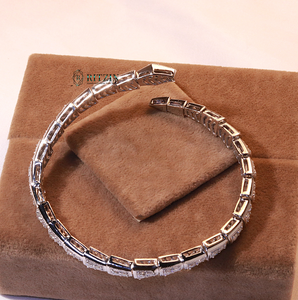 Anillo de Oro Rosa con Moissanita de Corte Redondo, Estilo Único y Lindo para Mujer - Product Image 5