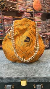 Último diseño indio hecho a mano hilo bordado trabajo Potli bolsas moda hombro cordones poliéster boda Favor retorno - Product Image 5