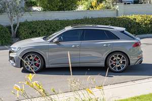 Awudii S-Q08 Prestige Exclusive SUV 2022 Gris Nardo V8 atmosphérique Sièges en cuir Faible kilométrage Prêt à être expédié - Product Image 4