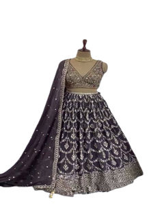 ชุดเจ้าสาวที่งดงามของชาวอินเดียพร้อมด้วยการปักเลื่อมและซื้อเลย! - Product Image 1