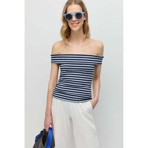 T-shirt pour femme, coupe classique, 100% polyester, épaules dénudées, manches longues, col droit, respirant, style ajusté, design uni décontracté - Product Image 4