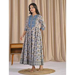 Robe Anarkali bleu gris à imprimé floral fait main, style ethnique estival en coton doux, motif floral brodé à la main - Product Image 5