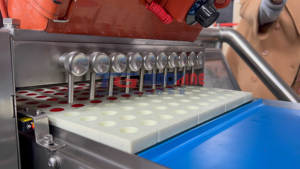 Nouvelle machine de dépôt gommeuse mobile automatique avec mouvement facile de composants de PLC de marmite et production flexible - Product Image 2