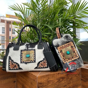 Ensemble combiné de 2 pièces en cuir de vachette usiné unisexe avec pierre turquoise et bagage de toilette en cuir véritable fabricant d'usine - Product Image 1