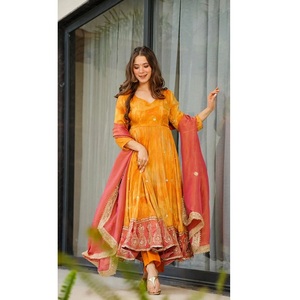 ชุดยาวยี่ห้อ Anarkali ดีไซเนอร์เสน่ห์สำหรับเพื่อนเจ้าสาวที่จะเฉิดฉายโดยไม่ขโมยสปอตไลท์ - Product Image 1