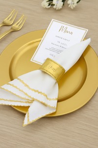 Élégante assiette de présentation en métal doré avec un rond de serviette gratuit, parfaite touche de luxe pour votre vaisselle et vos ustensiles de cuisine. - Product Image 2