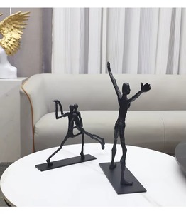 Sculptures de couples en métal apportent une élégance intemporelle à tout espace, fusionnant l'art et la résonance émotionnelle en une seule pièce. - Product Image 5