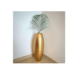 Vase en aluminium moderne de qualité supérieure, fait main, finition laiton, léger, résistant à la rouille, centre de table, décoration intérieure, exportation - Product Image 1