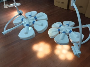 Bestseller 5-Blatt Deckenmontierte LED Metall-OP-Leuchte mit 160.000 Lux Beleuchtung CE <span class=keywords><strong>ISO</strong></span> Zertifiziert 2 Jahre Garantie - Product Image 4