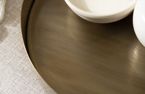 Plateau rond en aluminium martelé antique avec poignée au meilleur prix d'Inde pour restaurant hôtel usage domestique - Product Image 3