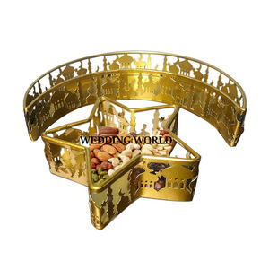 Ensemble de trois plateaux à chocolat en métal décoratif finition or, forme ronde, taille et logo personnalisés, design moderne et luxueux - Product Image 6