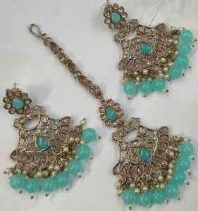 INDIAN MEHNDI PULIDO TRADICIONAL Y DE MODA CON PENDIENTES DE PERLAS Y CONJUNTO DE MANGTIKKA PARA MUJERES Y NIÑAS - Product Image 1