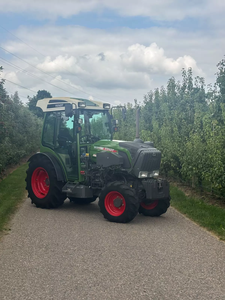 Tracteur agricole à roues FENDT 210 V S3 PROFI d'occasion, 110 CV, 120 CV, 140 CV, 150 CV, 4 roues motrices, le meilleur pour la ferme - Product Image 1
