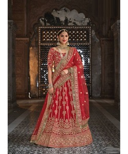 Lehengacholi ชุดเจ้าสาวงานแต่งงานสำหรับสาวๆในสไตล์ลาวิซ่าด้วยการออกแบบเสื้อกำมะหยี่หนัก - Product Image 2