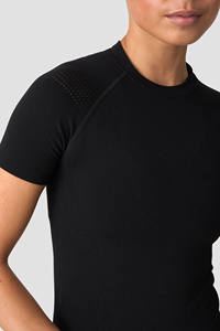 Camisetas negras de ajuste atlético con logotipo personalizado de alta exigencia para mujer, camisetas transpirables ligeras para gimnasio y ropa deportiva para mujer - Product Image 4