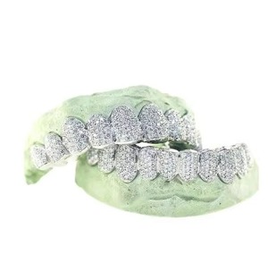 Top vente fait à la main de luxe personnalisé diamant Grillz pour les dents Moissanite Hip Hop bijoux cadeau - Product Image 3