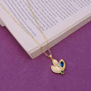 Collier avec pendentif en pierres précieuses Iolite Hydro Quartz Design de feuille élégante Ensemble de lunette en plaqué or avec pierres précieuses Collier avec pendentif à la mode - Product Image 3