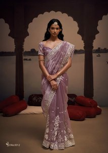 Sari d'hiver pour femmes, inspiré des célébrités, avec un bordage incroyable, en tissu de soie pur et doux, léger, avec des broderies en fil - Product Image 6