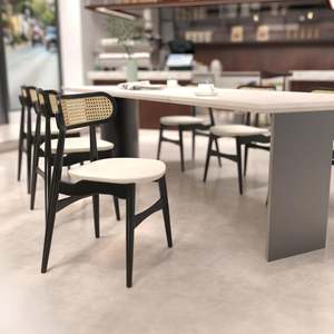 Set di 2 Sedie da Pranzo in Legno Nero con Schienale in Rattan per Soggiorno e Ufficio, Materiale in Pelle Resistente, Arredamento per la Casa - Product Image 1