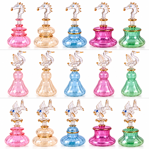 Frascos de Perfume de Cristal Grabado al Ácido Hechos a Mano en Egipto, con Grabado Dorado, Diseño Único, Varias Formas de Animales, Tapón de Cristal - Product Image 3