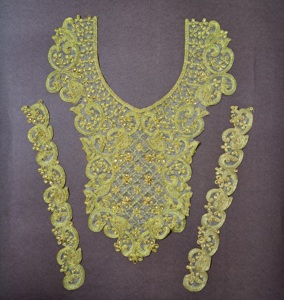 Alto grado diseñador poliéster trabajo hecho a mano bordado cuello de diamantes de imitación para ropa nupcial decoración vestido blusa para exportación a granel - Product Image 1