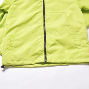 Chaqueta de lluvia ligera de nuevo diseño para exteriores 2025, abrigo impermeable con capucha, chaqueta cortavientos impermeable transpirable para lluvia de invierno - Product Image 5