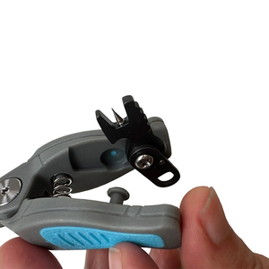 Tijeras de Pesca Mini de 2.5 Pulgadas con Mango Bloqueable, Agarre Antideslizante, Gancho para Limpiar Ojos de Anzuelo, Cortador de Línea de Pesca con Retractor - Product Image 4