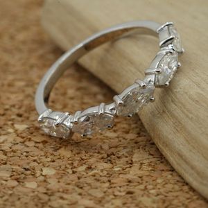 Fournisseur Lab Grown Diamond Ring 18k Gold Marquise Cut E VVS2 Clarity pour les bijouteries Wholesale - Product Image 5