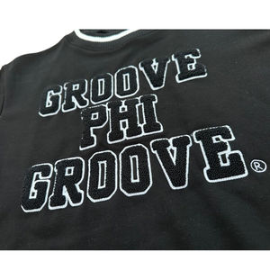 Sweat-shirt à col rond noir Groove Phi Groove Social Fellowship, 100% coton, molleton, broderie en chenille, vêtements de fraternité grecque pour hommes - Product Image 6