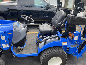 Tracteur utilitaire compact 4x4 New Holland Workmaster 35/40 CV avec rétrocaveuse et chargeur frontal, prêt à la vente - Product Image 5