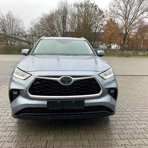 Sedán Usado 2023, Tracción en las Cuatro Ruedas, Asientos de Cuero, Interior Oscuro, Techo Panorámico, Motor V8 de 4.5L, Transmisión Automática - Product Image 2