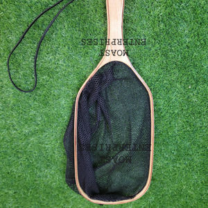 Filet à main en bois de haute qualité pour la pêche à la mouche et la libération de la truite avec un long crochet de suspension élastique profond - Product Image 1