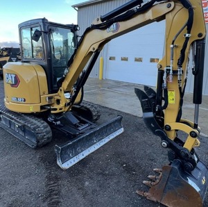 2021 CAT 303.5E2 CR Mini Excavator 24 HP MOTEUR DIESEL-9300LBS CABINE équipée de chaleur et de climatisation-LUMIÈRES LED - Product Image 1