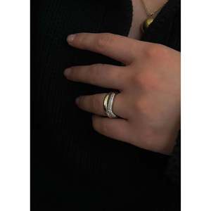 Bague Tube Massif Dorée Tendance et Vintage avec Incrustation Géométrique – Idée Cadeau Élégante Bijou Éternité - Product Image 4