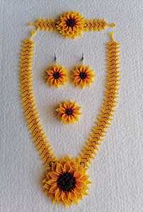 Colliers de perles de rocaille en verre de couleur blanche et jaune sur mesure et de tailles idéales pour les créateurs de bijoux de mode - Product Image 2