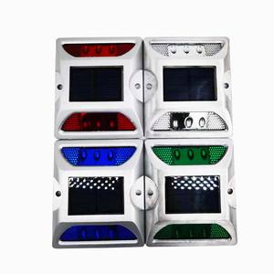 Borne routière LED blanche, lumière d'avertissement, résistante aux intempéries, en aluminium, montage au sol solaire, marquage routier, IP68, marqueur de voie d'accès, visibilité de 800 m - Product Image 1