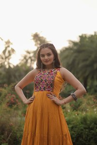 FabZone-Ensemble Kurti de Travail Imprimé Viscose Rayon Gamthi, Vêtements Indiens et Pakistanais - Product Image 5