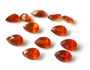 ลูกแพร์4x6mm-7x10mm ไคยาไนต์สีส้มธรรมชาติอัญมณีเจียระไนแบบหลวมสำหรับทำเครื่องประดับ - Product Image 1