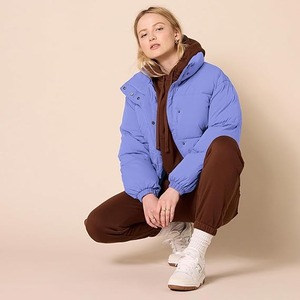 Chaqueta acolchada corta con cremallera completa para mujer con acabado mate disponible en Sherpa Fleece - Product Image 5