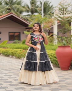 Femmes été col rond pleine couture pur cottan Lehenga Choli Festival mignon lâche lourd Gamthi travail & ribin dentelle avec dentelle kodi - Product Image 1