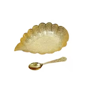 Plato para servir hojas de diseño en relieve con calidad superior Forma personalizada Diseño de hojas decorativas Plato decorativo en la India - Product Image 1