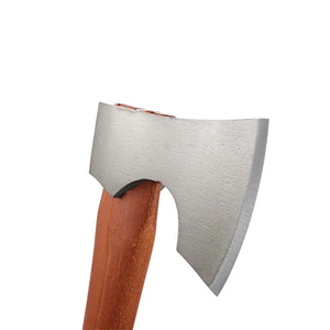Venta al por mayor de alta calidad personalizada OEM ODM servicio profesional Damasco acero Tomahawk cabeza hacha hecho a mano mango de madera pulida - Product Image 6