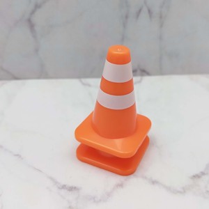 1:12 Mini cono de tráfico hecho de plástico PP muebles de juguete a partir de 14 años para decoración de casa de muñecas en miniatura - Product Image 5