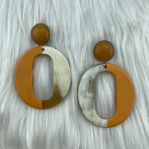 ต่างหูจี้เขาควายทรงรีน่ารักจากเวียดนามสำหรับวันครบรอบ - Product Image 1