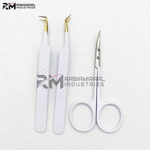 Pince à épiler pour cils RMI 24k Gold Tip et revêtement en poudre blanche / Ensemble de ciseaux à cuticules couleur blanche et pointe argentée - Product Image 4