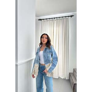Veste en jean bleue avec bordure en tricot - Bleu - Product Image 1