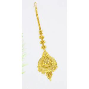 Tocado nupcial tradicional indio o Maang Tikka en diseño chapado en oro, ideal para bodas y festivales. - Product Image 1