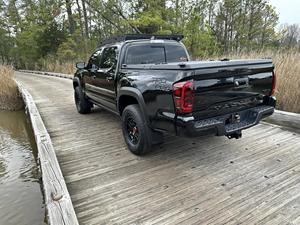 รถยนต์โตโยต้า ทาโคมา ดับเบิ้ลแค็บ TRD Pro 4×4 รุ่นขายดีประจำปี 2023 - Product Image 3