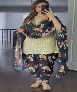 Ropa nupcial Salwar Kameez con hermoso diseño de ropa cosida Ideal para mujeres elegantes que buscan lo moderno y a la moda - Product Image 4