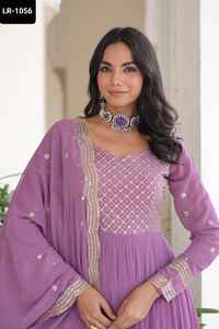 Robes Anarkali à manches longues de style indien pakistanais en faux georgette avec des paillettes et des broderies Zari avec bordure en dentelle Dupatta - Product Image 6